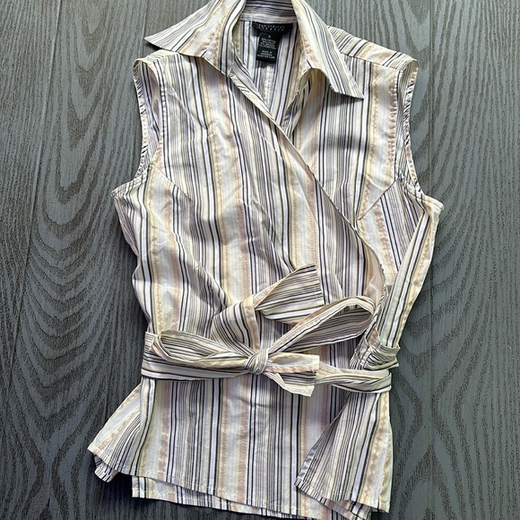 Limited Top- Like new - Picture 1 of 7